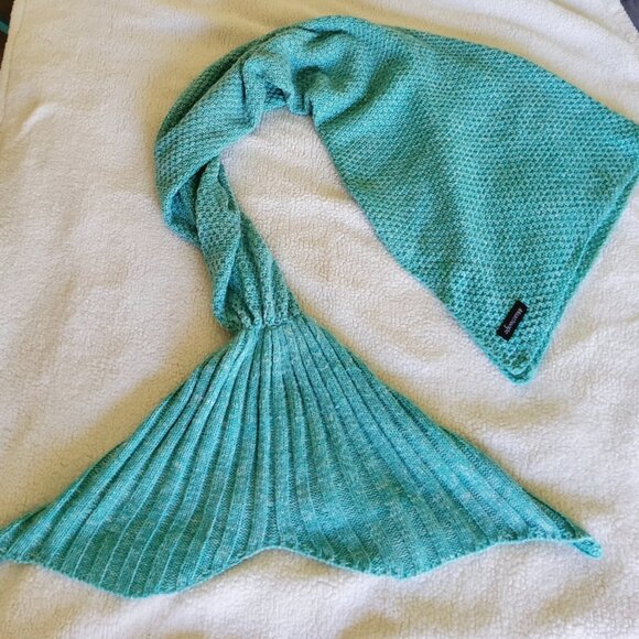 Handmade High Density Crochet Mermaid Tail Blanket - Picture 3 of 16